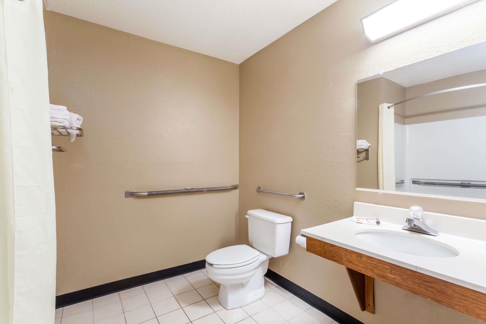 Hotel Super 8 By Wyndham - Poconos 2*