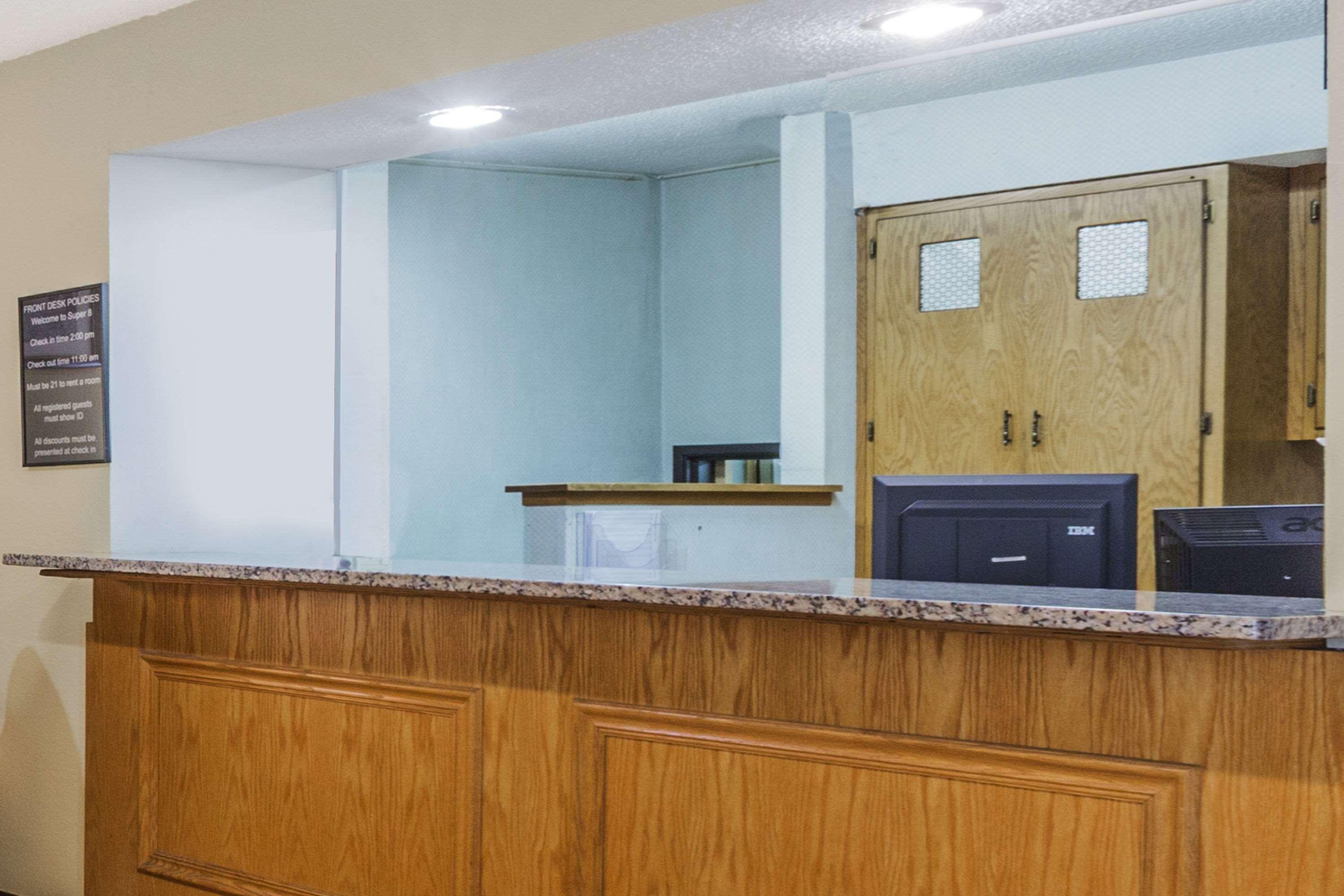 Hotel Super 8 By Wyndham - Poconos East Stroudsburg