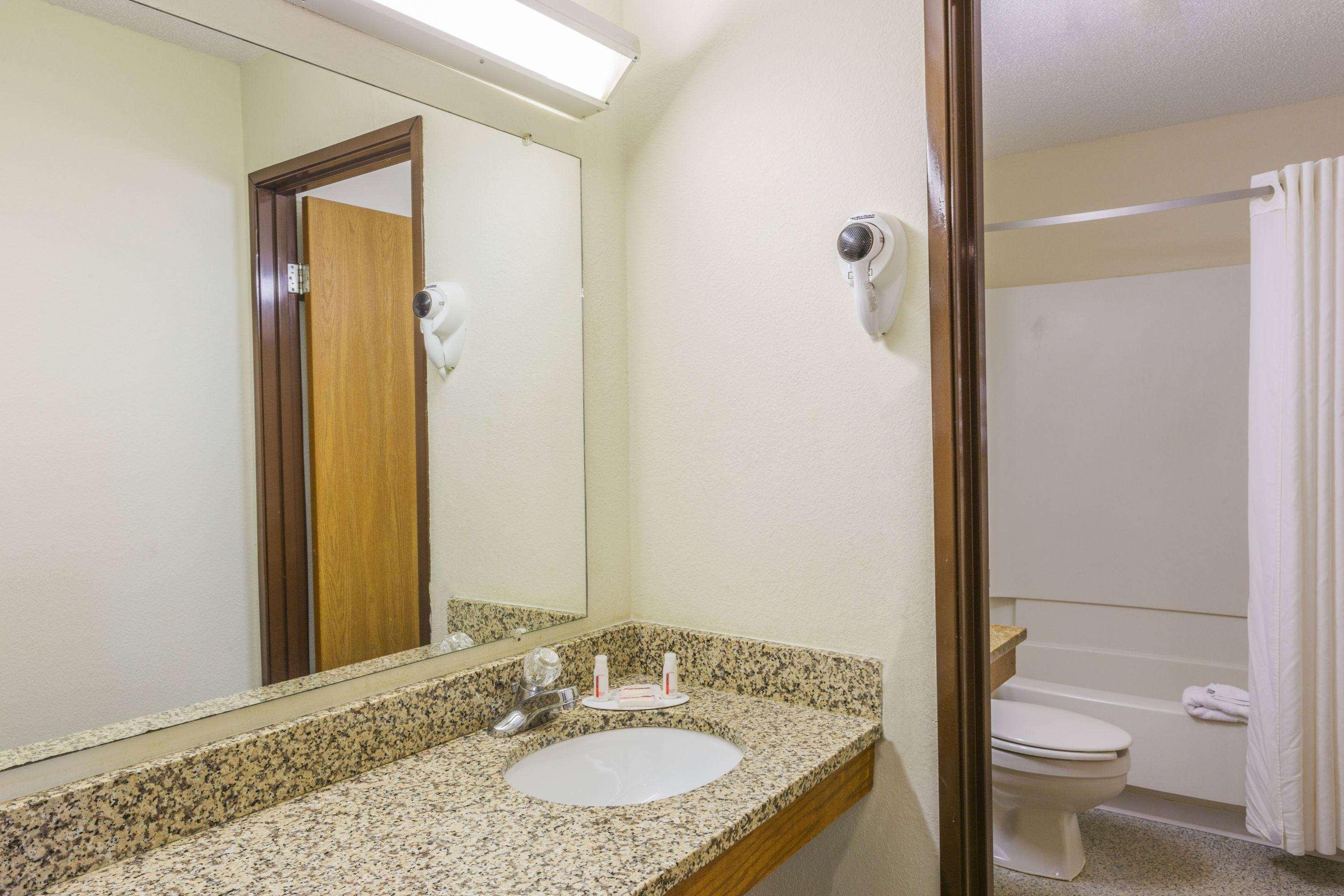 Hotel Super 8 By Wyndham - Poconos East Stroudsburg