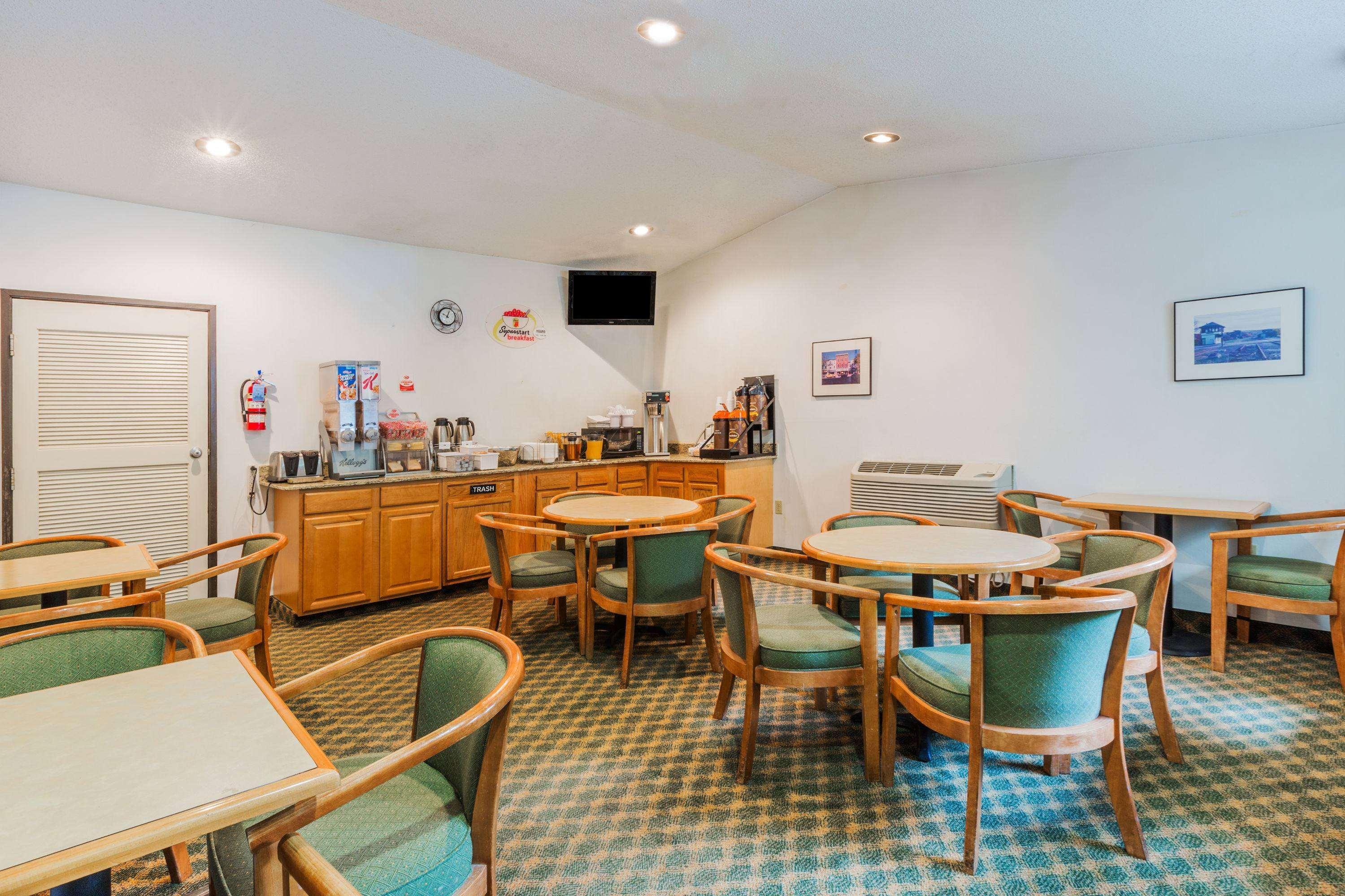 Super 8 By Wyndham - Poconos Hotel
