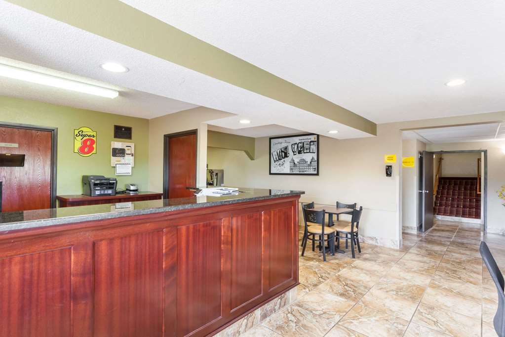 Super 8 By Wyndham - Poconos East Stroudsburg