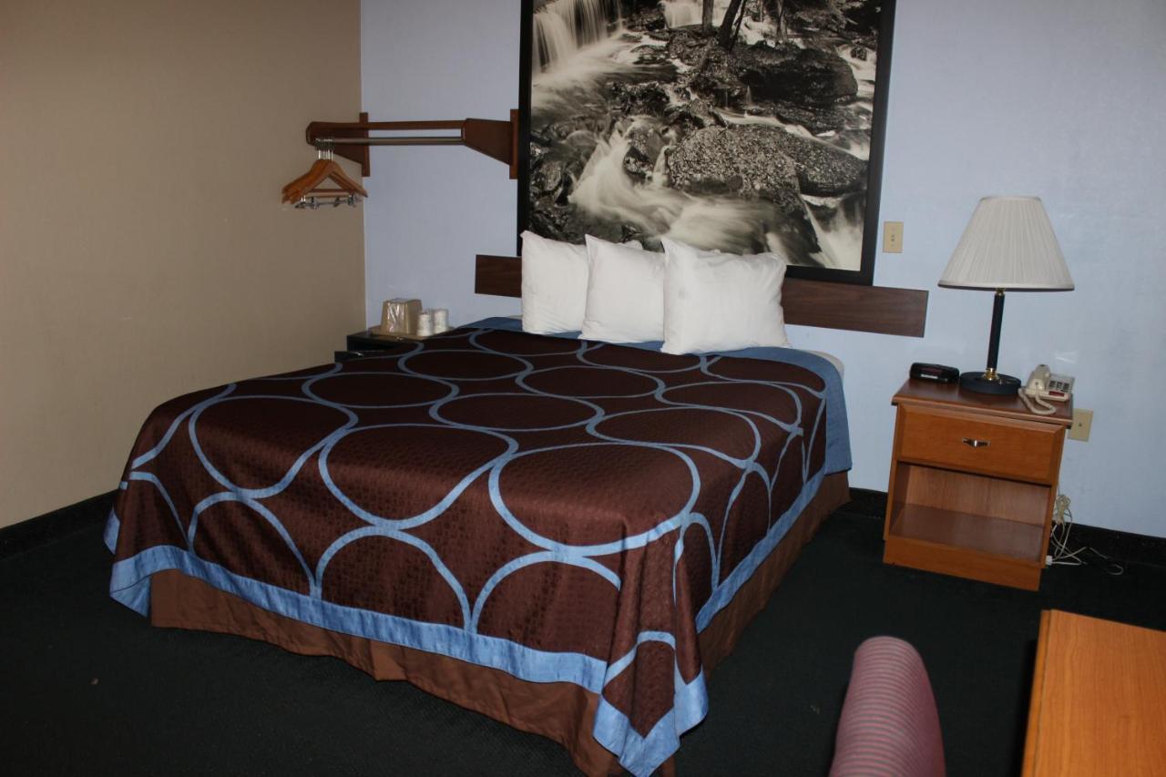 Super 8 By Wyndham - Poconos