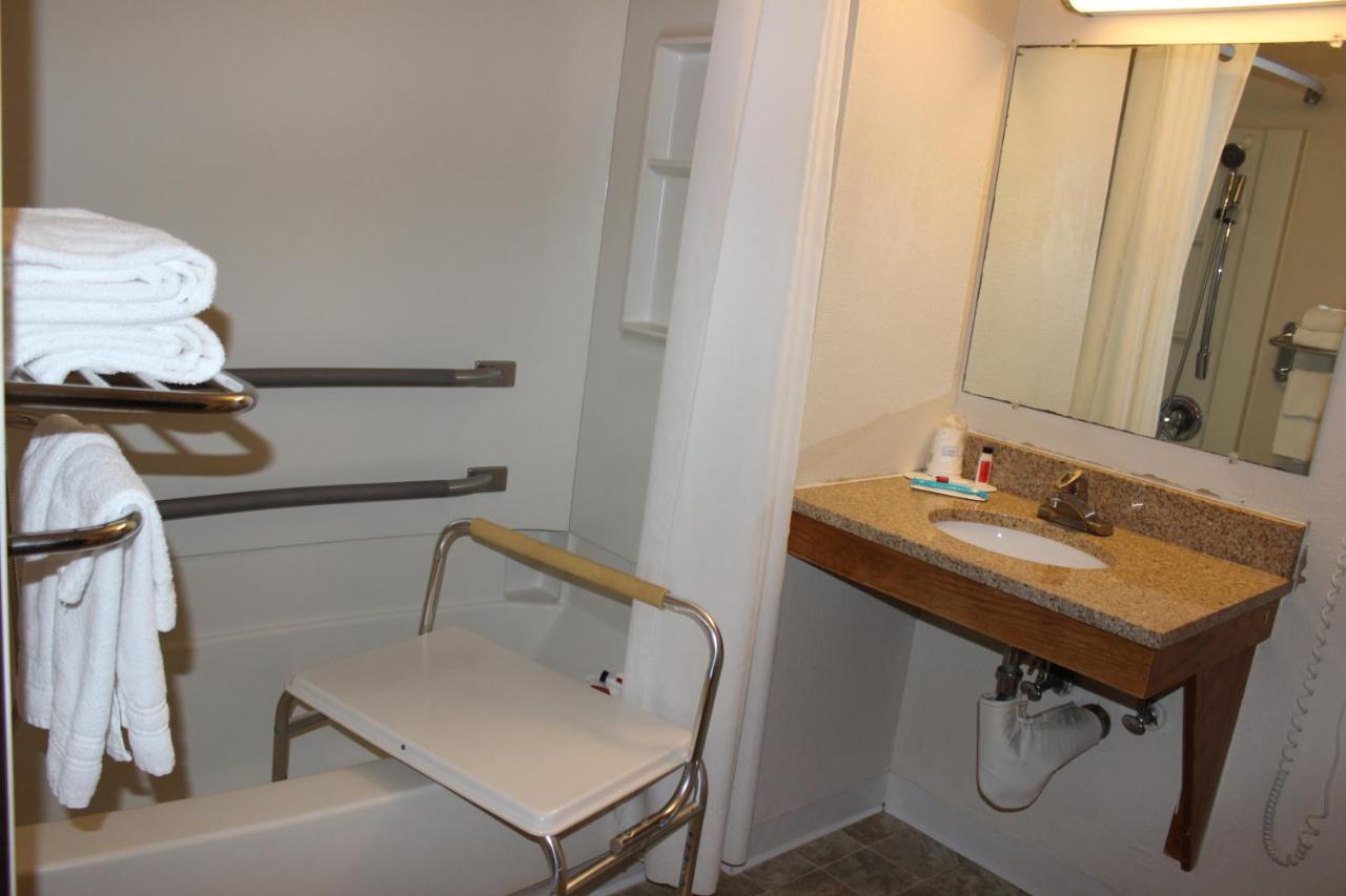 Hotel Super 8 By Wyndham - Poconos East Stroudsburg