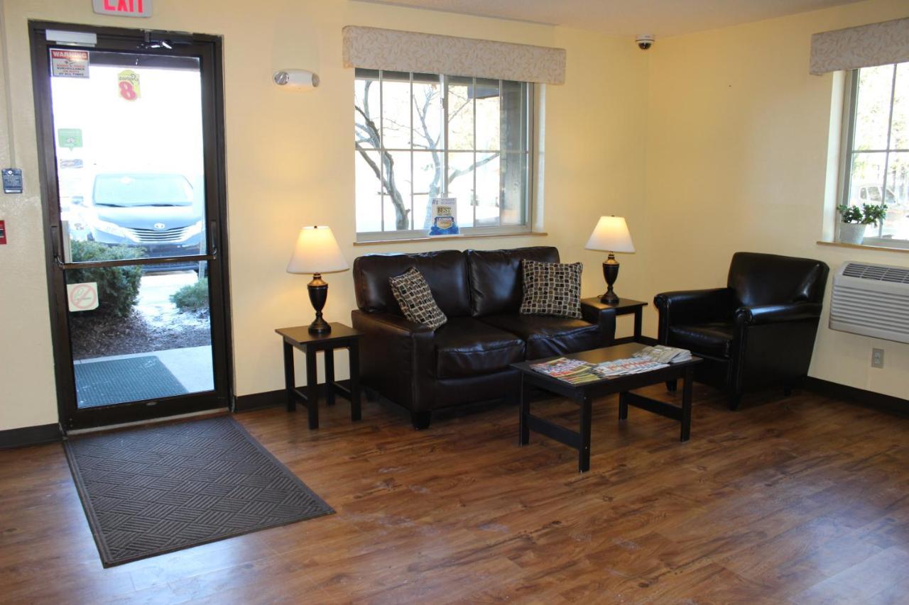 Super 8 By Wyndham - Poconos East Stroudsburg